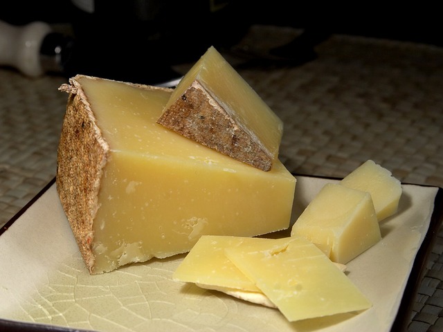 lincolnshire-poacher-cheese-3517_640.jpg